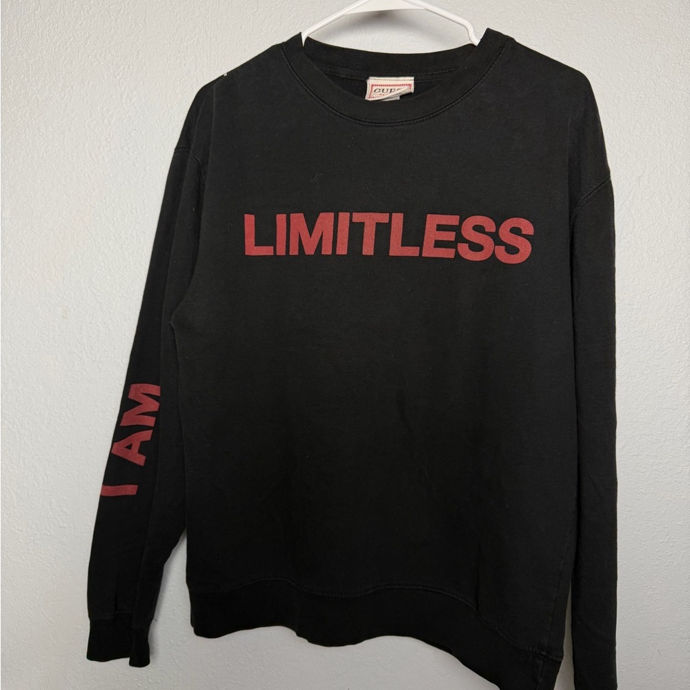 GUESS Limitless‎ Graphic Sweatshirt Jennifer Lopez Black Crewneck Medium Approx.